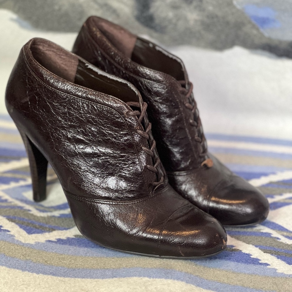 Women’s Enzo Angiolini Brown Leather Lace Up Heeled Ankle Bootie Size 6.5